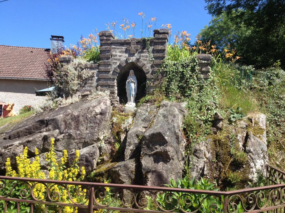 Ferme De Ma Grand-Mere Le Haut-du-Them Exterior foto