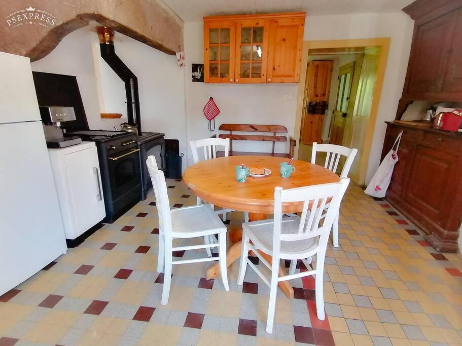 Ferme De Ma Grand-Mere Le Haut-du-Them Exterior foto